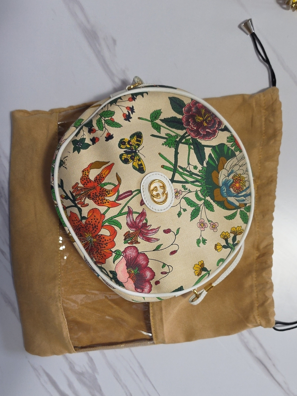 Gucci Floral Round Crossbody Bag in Ivory - Picture 8 of 11